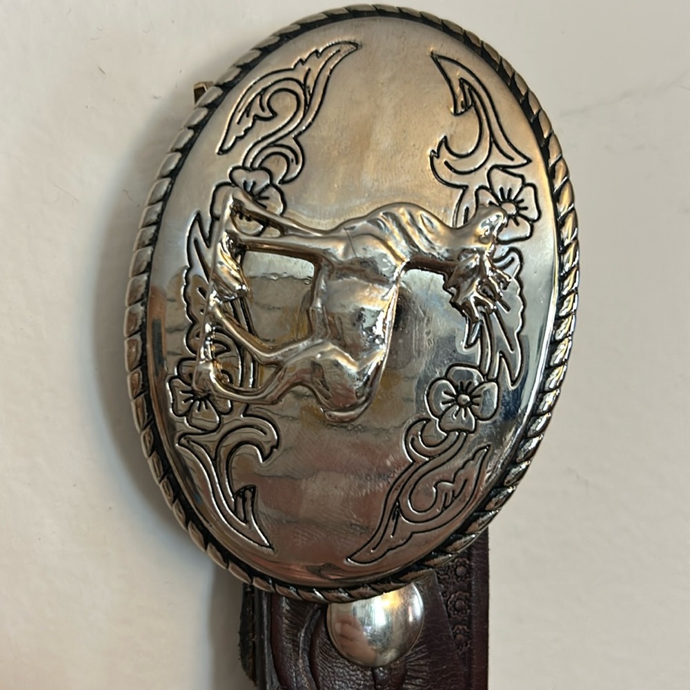 Women’s belt. Authentic leather with buckle.